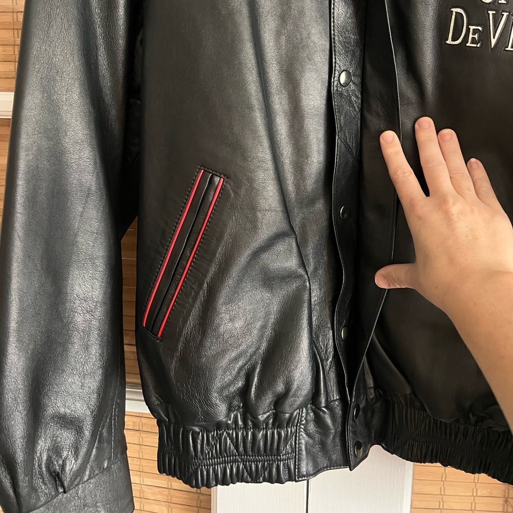 1996 Limited Edition Cruella de Vil Leather bomber jacket - Picture 4 of 17
